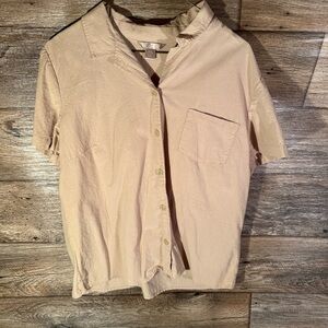 White stag button up short sleeve shirt